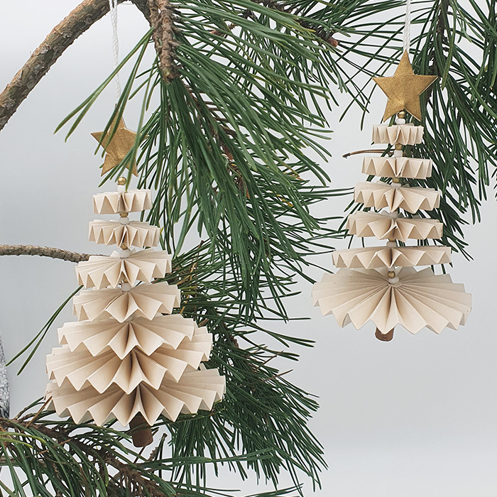 Tree dancing ornament bl/wh/nat set/2